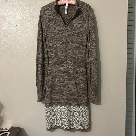 Soybu Dresses & Skirts - Soybu Dress melange with white snowflake print, size M